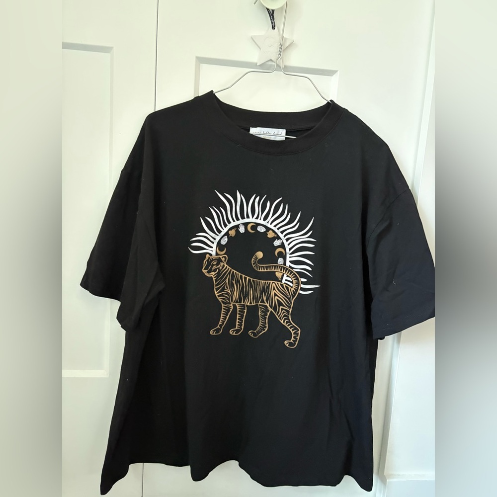 Black Tiger Graphic T-Shirt